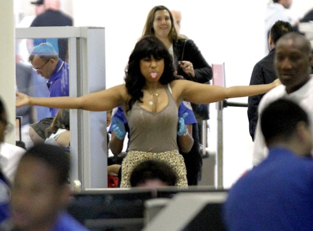 JenniferHudson-LAXSecurity041712-jpg_225828